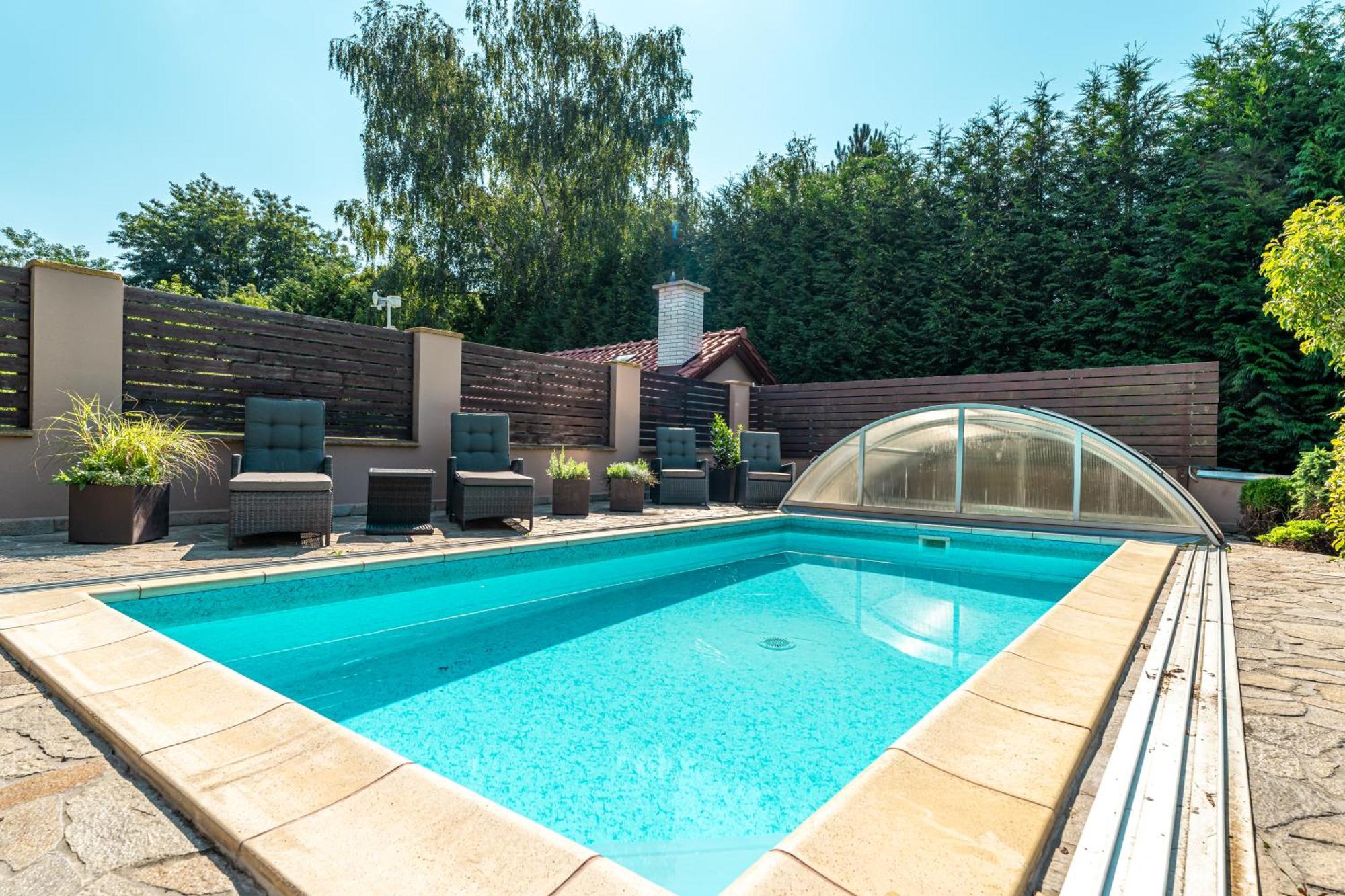 Villa With Pool & Sauna In Beer Village Velké Popovice Exteriör bild